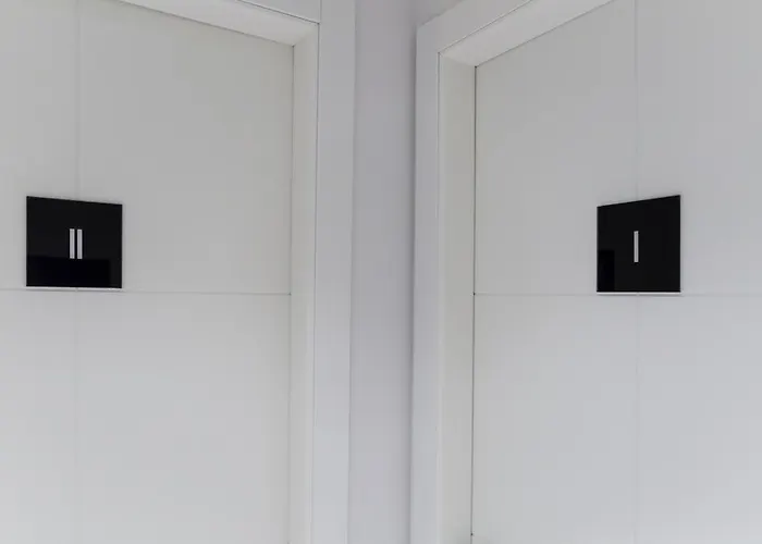 Lahouse By Premium Collection Guest house