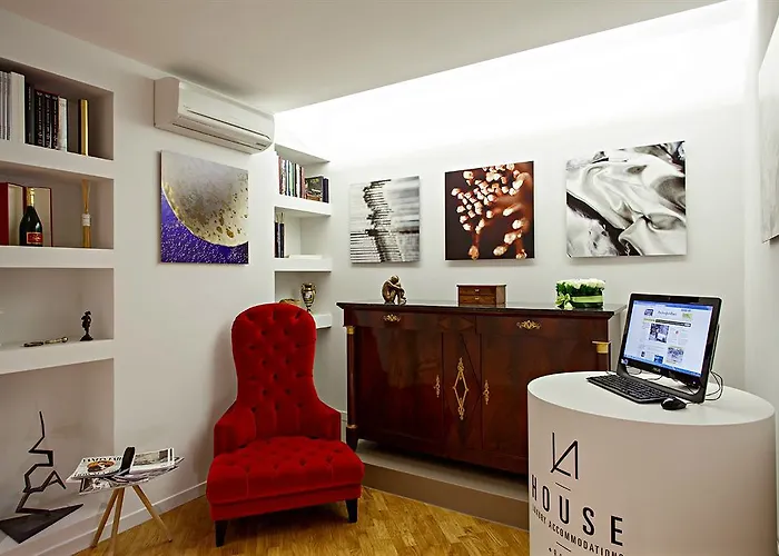 Lahouse By Premium Collection Guest house