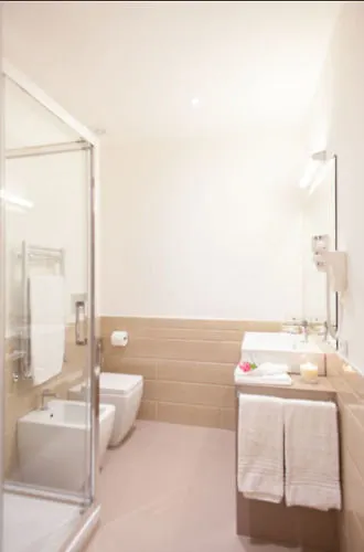 Lahouse By Premium Collection Guest house